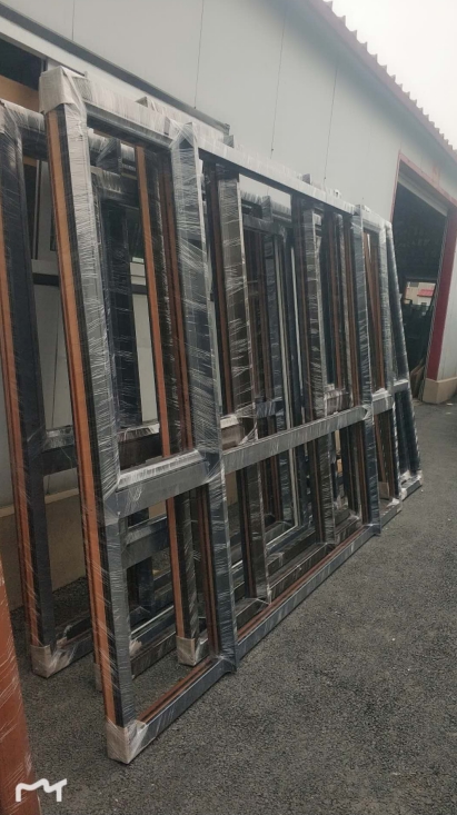 鞍山市天乙門窗工業(yè)有限公司沈陽(yáng)經(jīng)銷商所訂貨品已完成，經(jīng)過(guò)檢驗(yàn)后進(jìn)行包裝，準(zhǔn)備發(fā)貨。(圖5)